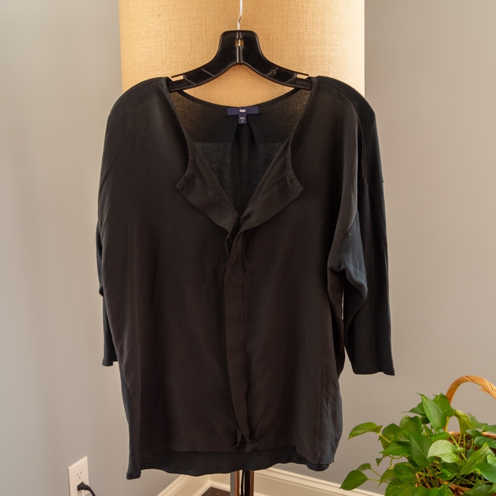 Black GAP 3/4 sleeve multi-media top